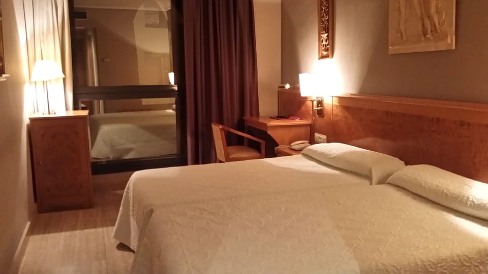 Double or Twin Room | Minibar, in-room safe, desk, blackout drapes