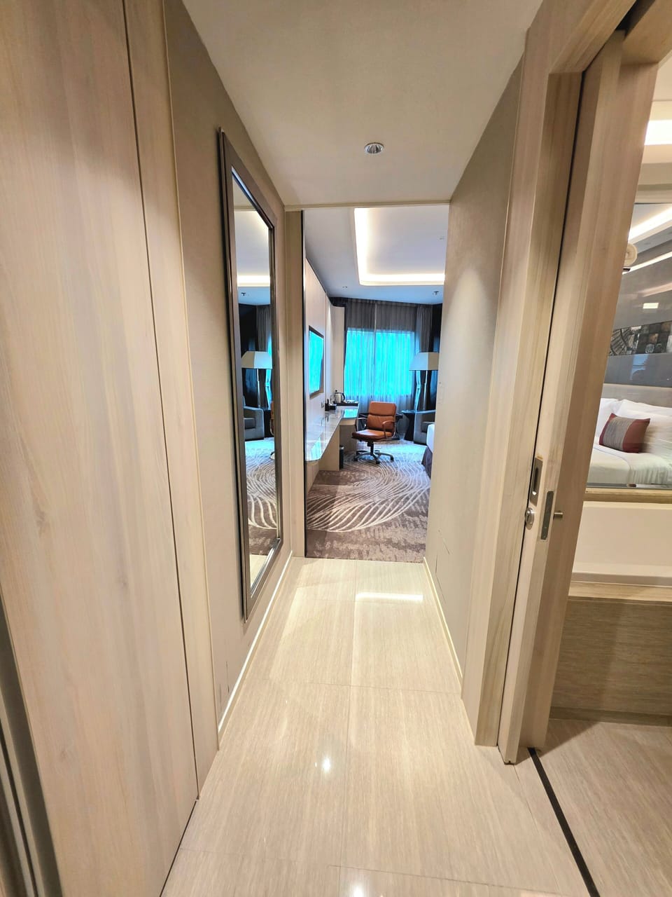 Deluxe King Room | Premium bedding, minibar, in-room safe, WiFi (free)