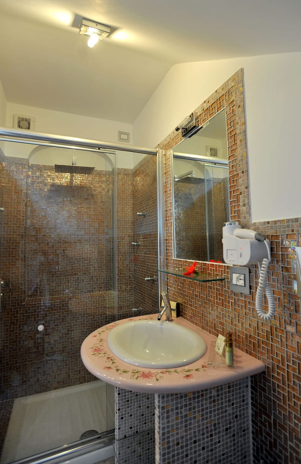 Panoramic Double Room, Sea View | Bathroom | Hydromassage showerhead, designer toiletries, hair dryer, slippers