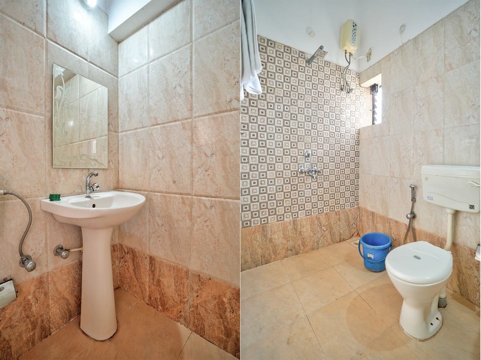 Classic Room | Bathroom | Shower, free toiletries, towels, soap