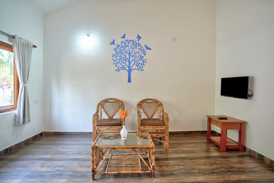 Premium Studio Suite | Living room | 21-inch LED TV with digital channels, TV