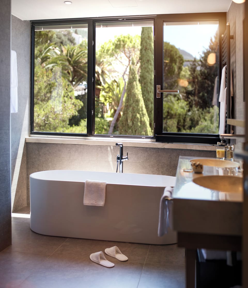 Executive Suite, Balcony, Sea View | Bathroom | Separate tub and shower, eco-friendly toiletries, hair dryer, bathrobes