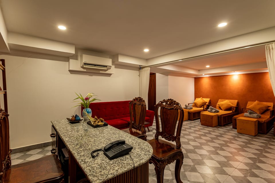 Couples treatment rooms, aromatherapy, hot stone massages