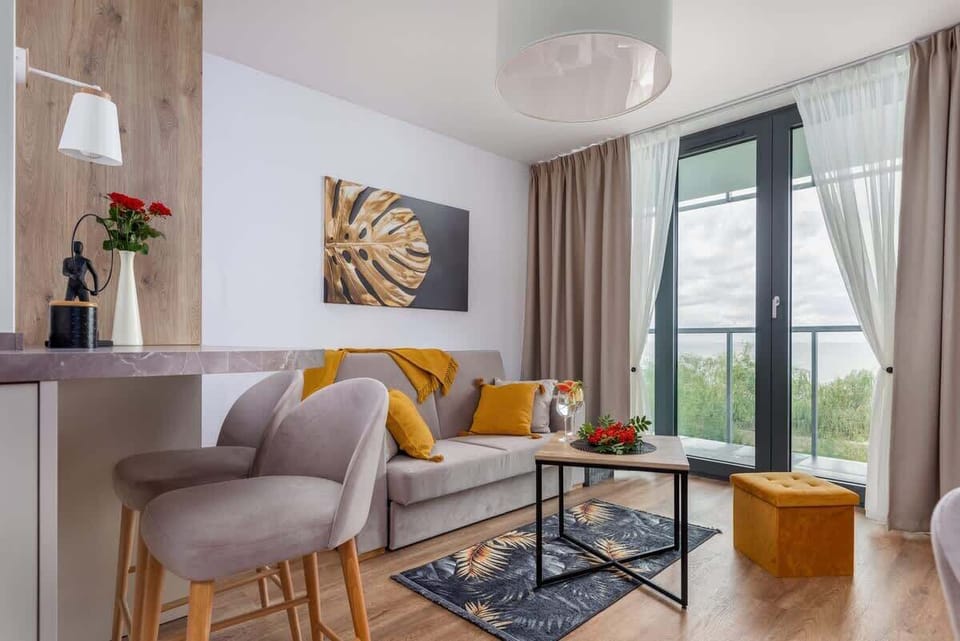 Stylish living room with coffe table. 