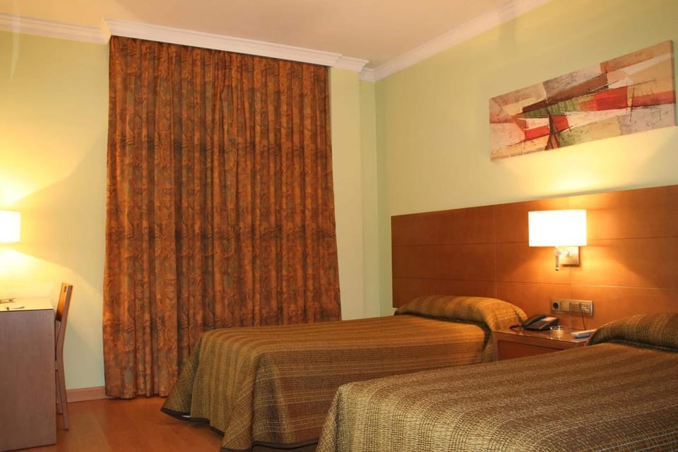 In-room safe, desk, soundproofing, cribs/infant beds