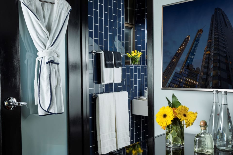 Superior Room, 1 Queen Bed | Bathroom | Designer toiletries, hair dryer, bathrobes, slippers