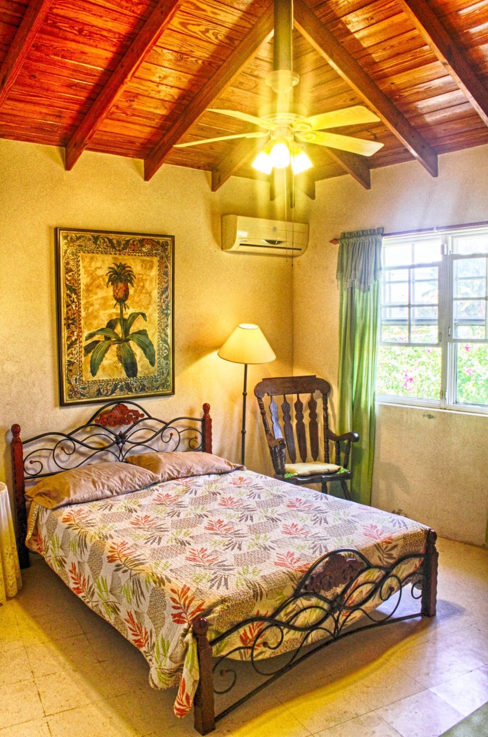 Suite, Garden View (Private Bathroom) | In-room safe, laptop workspace, free WiFi, bed sheets
