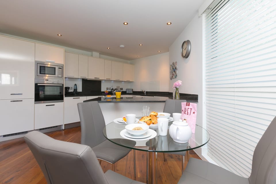 Cottage | Dining