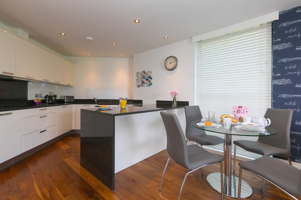 Cottage | Dining