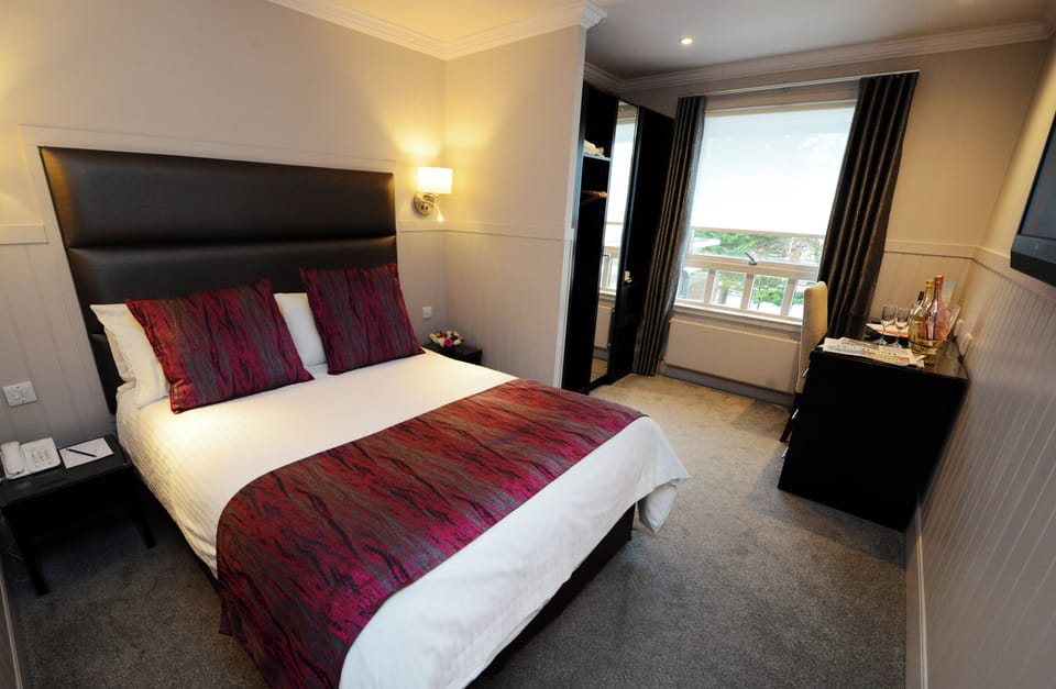 Boutique Double | Premium bedding, desk, iron/ironing board, free WiFi