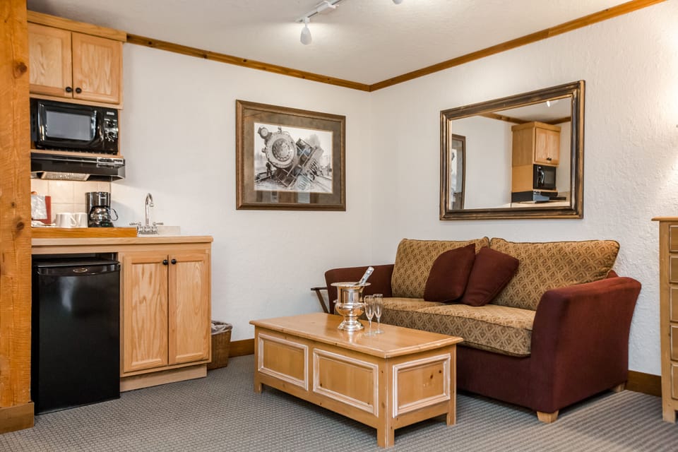 Deluxe Room | Premium bedding, desk, iron/ironing board, free WiFi
