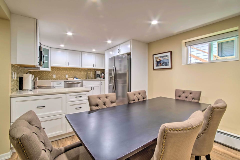 Dining Area | Dishware Provided