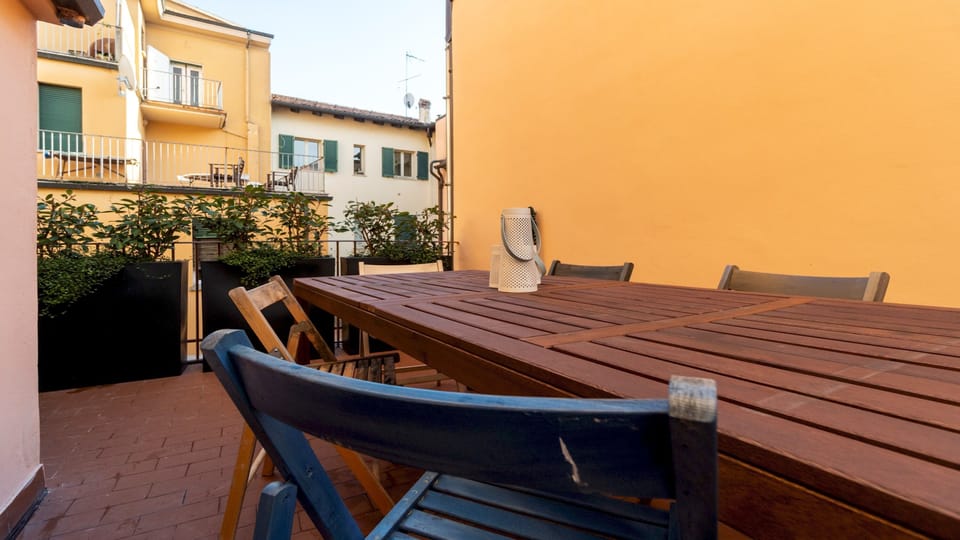 Apartment (2 Bedrooms) | Outdoor dining