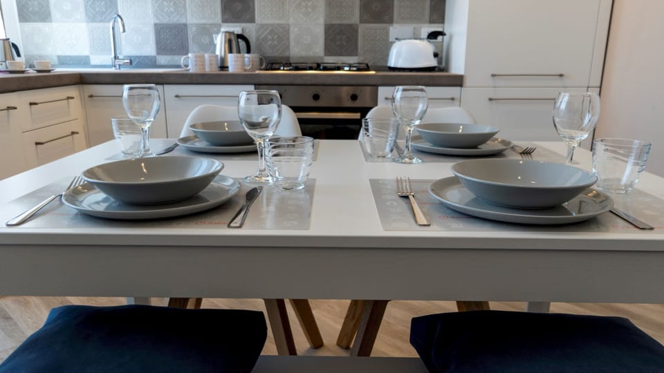 Apartment (1 Bedroom) | Private kitchen | Microwave, oven, dishwasher, electric kettle