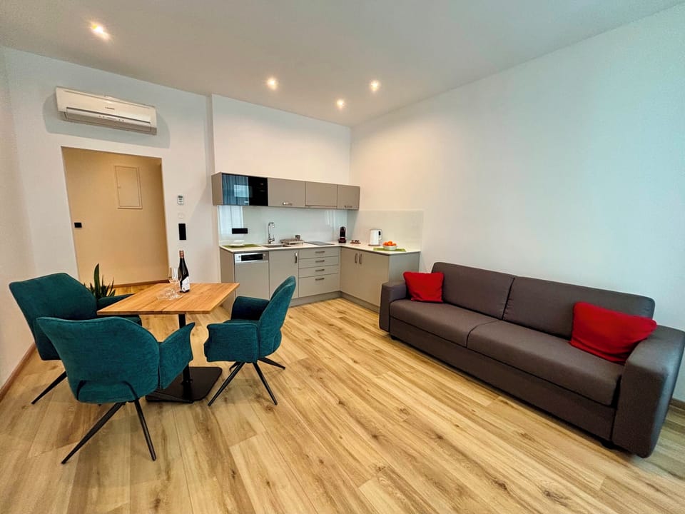 Superior Apartment | Living area | 100-cm LED TV with satellite channels, TV, first-run movies