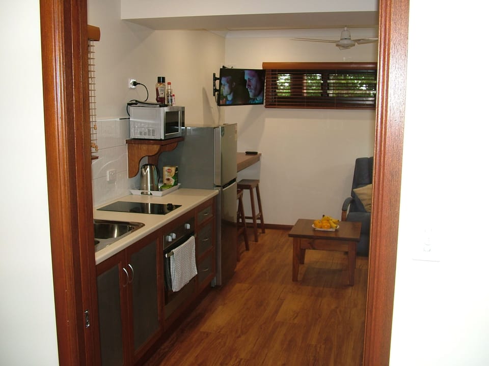 Ulysses Apartment, Superior Apartment, 1 Bedroom, Kitchen, Garden Area | Private kitchen | Full-size fridge, microwave, stovetop, coffee/tea maker