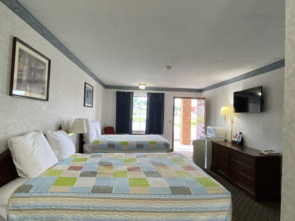 Standard Room, 2 Double Beds | Desk, free WiFi, bed sheets