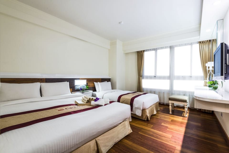 Blackout drapes, free WiFi, bed sheets