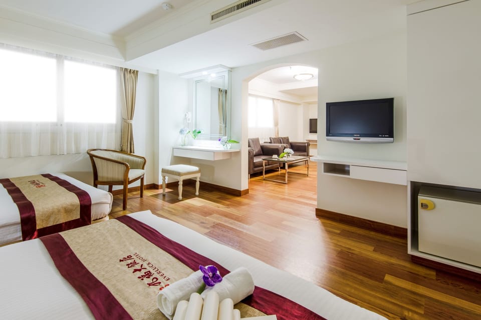 Basic Quadruple Room (房間配置不盡相同，依現況安排) | Blackout drapes, free WiFi, bed sheets