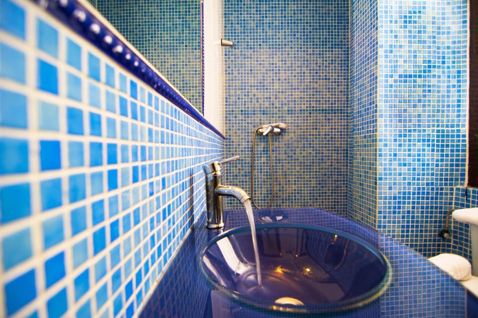 Double Room | Bathroom | Bathtub, hair dryer, towels, soap