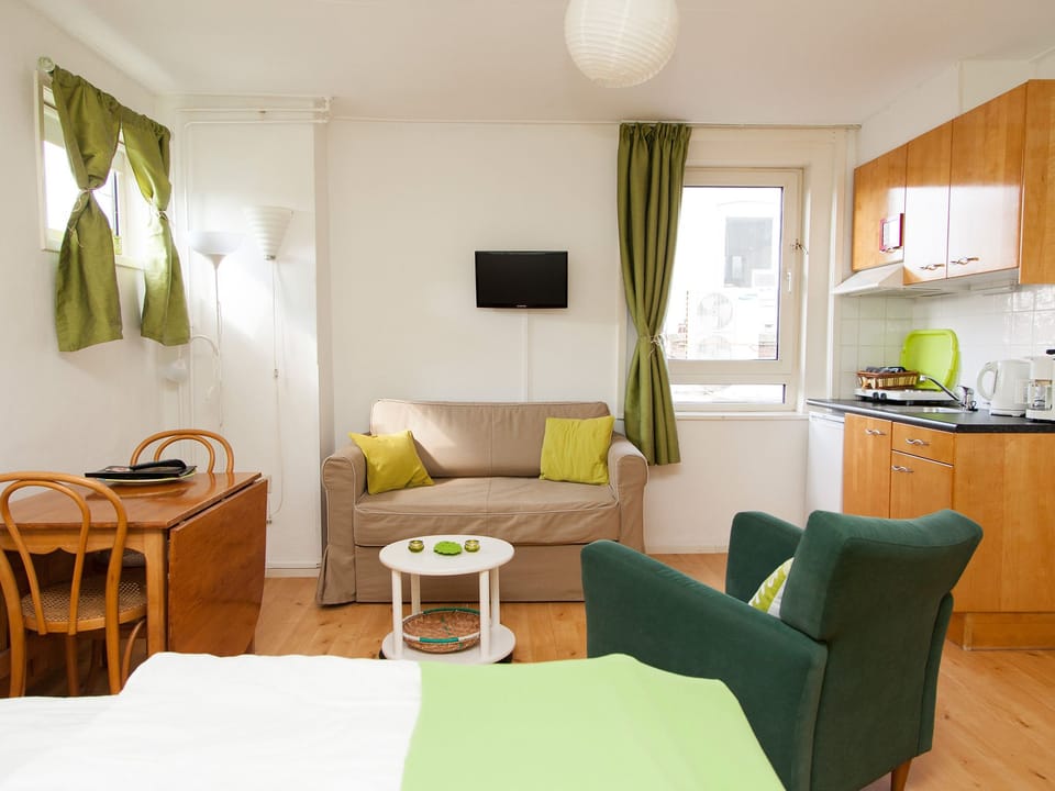 Standard Studio (for 2) | Living room | Flat-screen TV