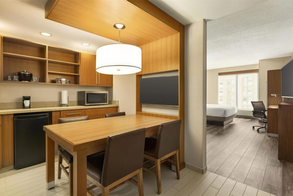 Desk, soundproofing, iron/ironing board, free WiFi