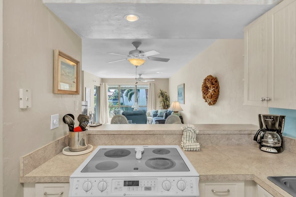 Condo, 1 Bedroom | Private kitchen | Fridge, microwave, stovetop, coffee/tea maker