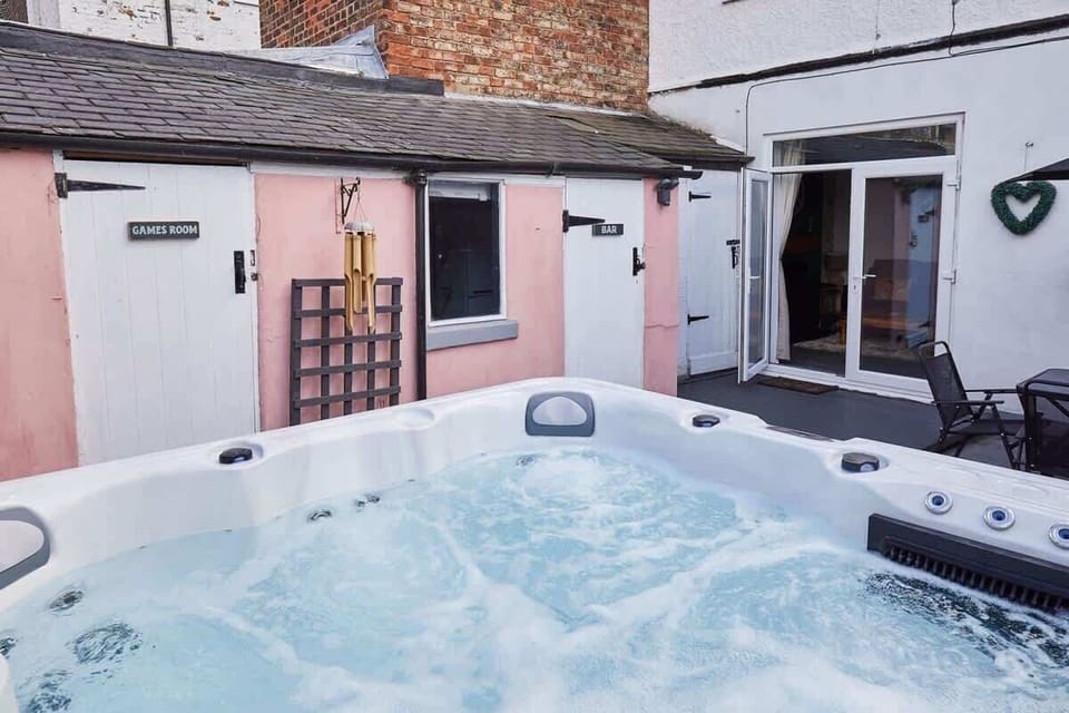 Seagull Cottage, Bridlington - Host & Stay