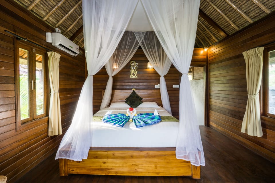 Minibar, free WiFi, bed sheets