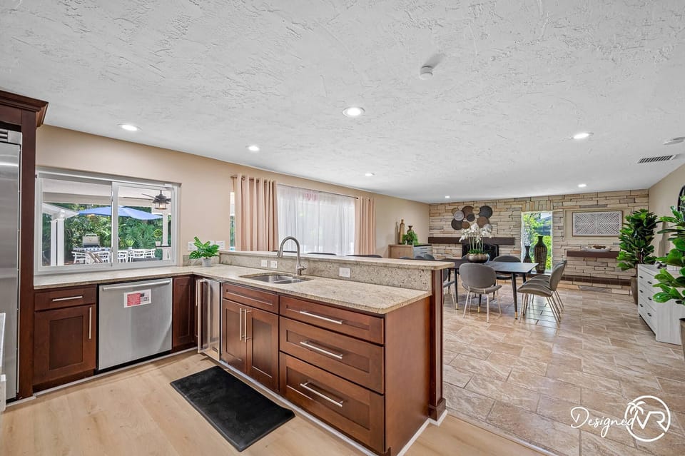 House | Private kitchen | Fridge, coffee/tea maker, highchair, paper towels