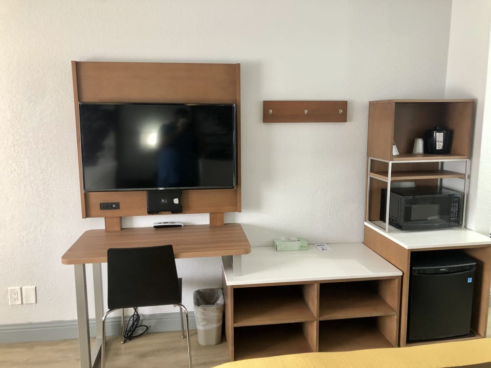 Free WiFi, bed sheets, alarm clocks