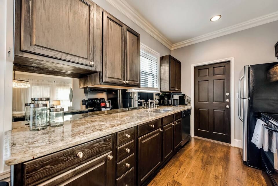 A meticulously designed kitchen with modern appliances and high-end finishes, fully equipped for all your cooking needs.