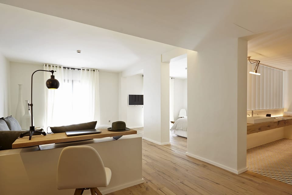 Suite, Garden View (with Terrace/Balcony) | Living area | Plasma TV
