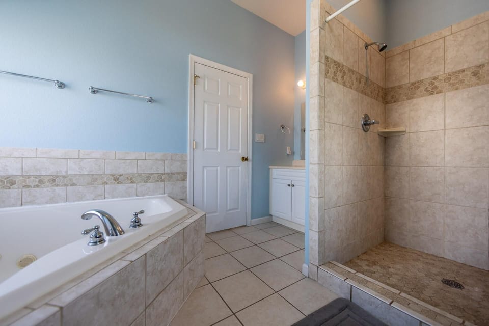 Surf-or-Sound-Realty-1063-Its-all-good-Bathroom-1