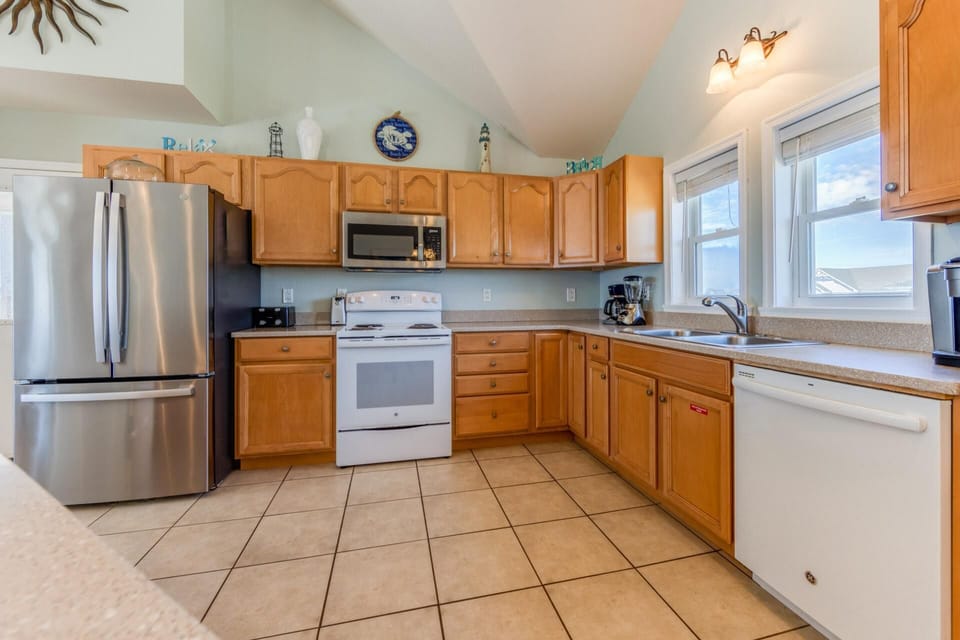 Surf-or-Sound-Realty-1063-Its-all-good-Kitchen--1