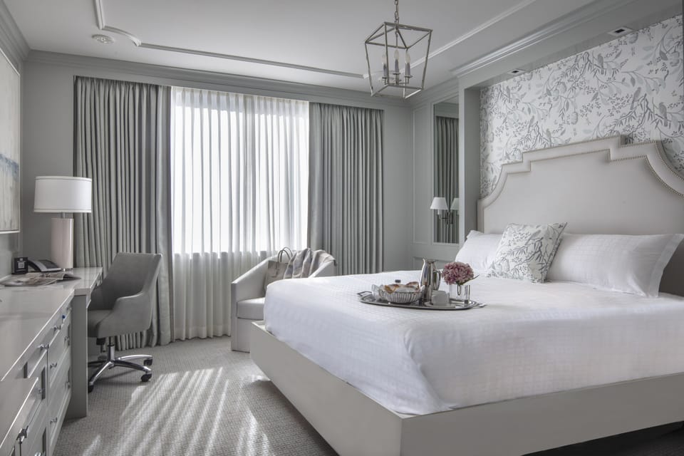 Frette Italian sheets, hypo-allergenic bedding, in-room safe, desk