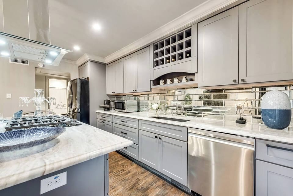 A fully equipped gourmet kitchen with all the essentials, perfect for preparing a delicious meal.