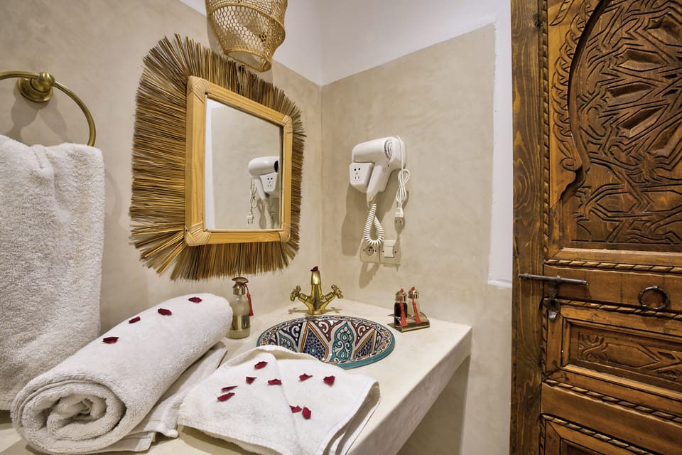 Luxury Double or Twin Room | Bathroom | Shower, hair dryer, towels