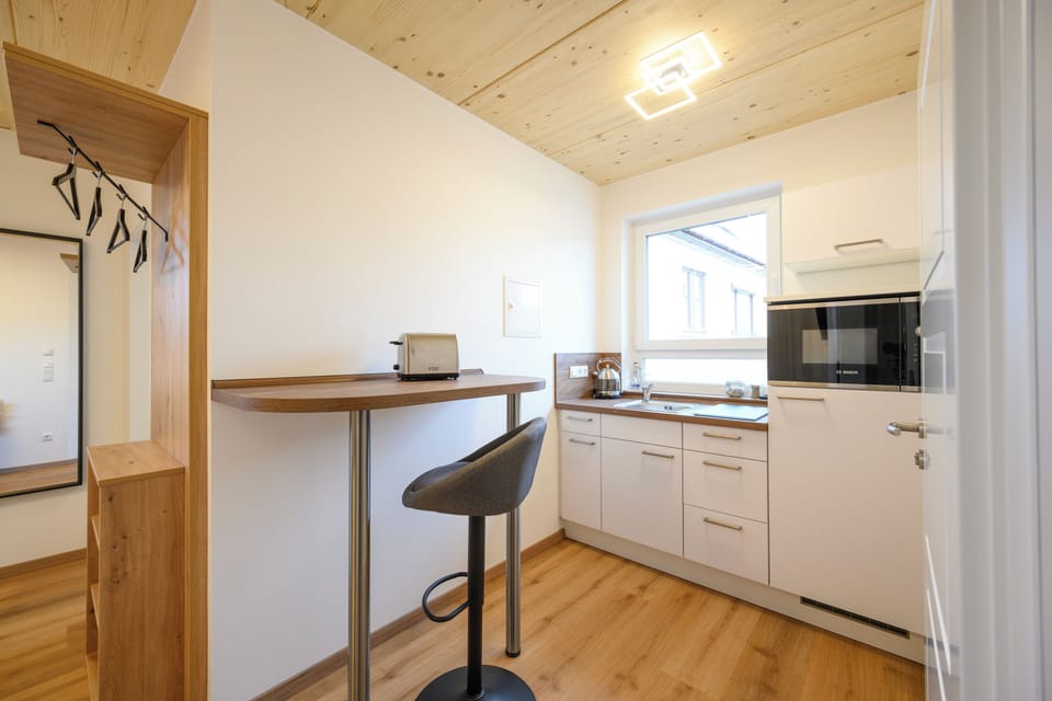 Exclusive Single Room | Private kitchen | Coffee/tea maker, electric kettle