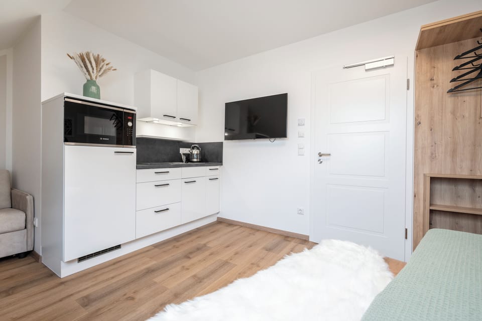 Design Double Room | Private kitchen | Coffee/tea maker, electric kettle