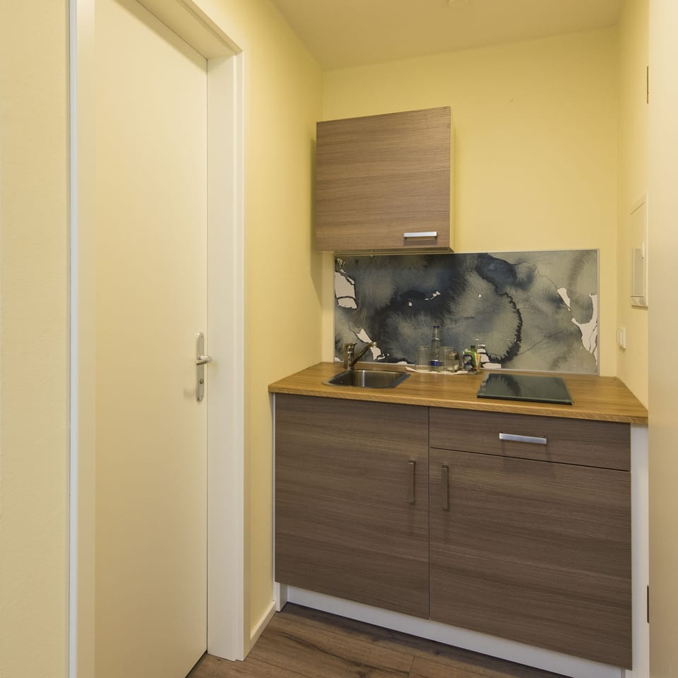 Comfort Double Room | Private kitchen | Coffee/tea maker, electric kettle