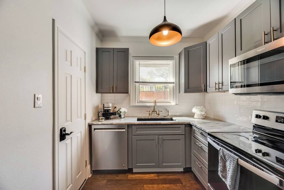 The kitchen is fully equipped with upgraded appliances, sleek finishes ensuring a seamless and enjoyable cooking experience during your stay. 