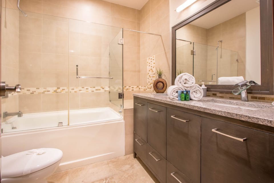 Full Bathroom 1