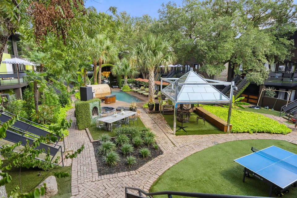 Off-site  with in 5 mins away is a courtyard with multiple lounge areas and shaded pavilion
