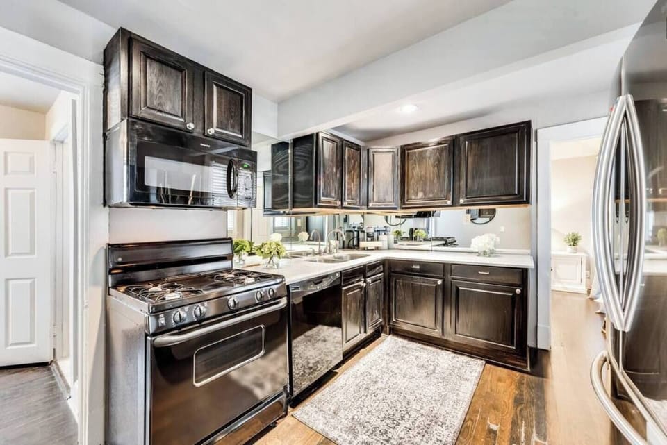 A fully equipped gourmet kitchen with all the essentials, perfect for preparing a delicious meal.