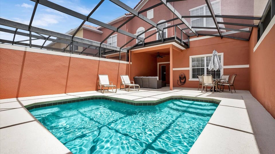 Beautiful 4 bed 3 bath townhome located in Paradise Palms Resort
