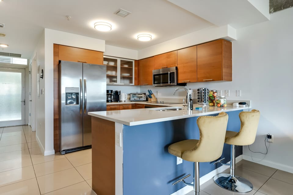 Fully equipped chef’s kitchen with stainless steel appliances and a spacious breakfast bar.