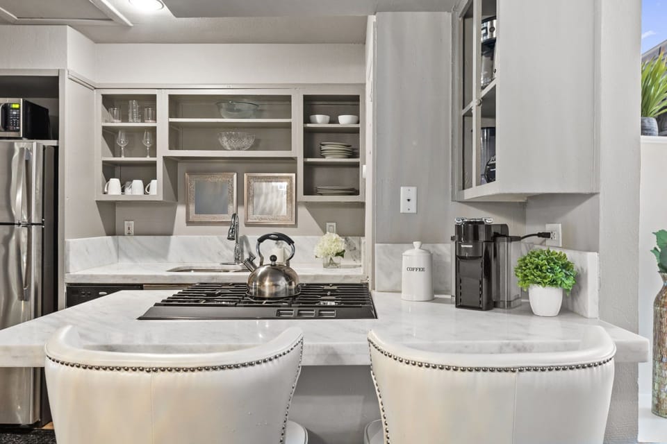 Chef’s Kitchen – Fully equipped with stainless appliances and everything you need to cook.