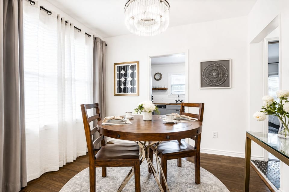 Dining room.