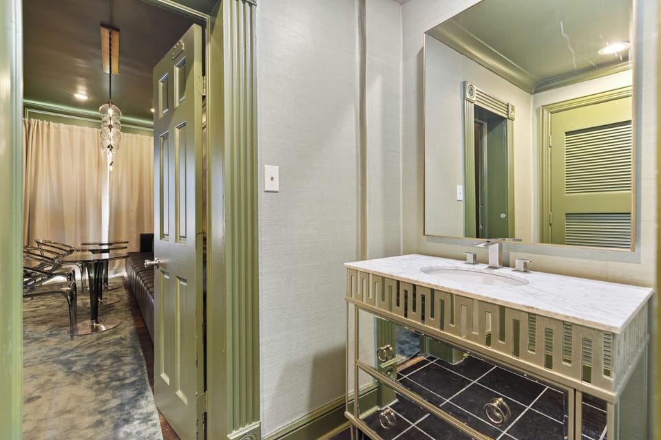 OFF-SITE AMENITIES — 5–10 MINUTE DRIVE Enjoy our beautifully designed common lounge, complete with a fireplace, comfortable seating, and refined décor, offering a cozy yet upscale space to relax and recharge.